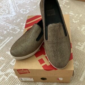 Brand new with box Fitflop superskate lizard print size 7 brown color